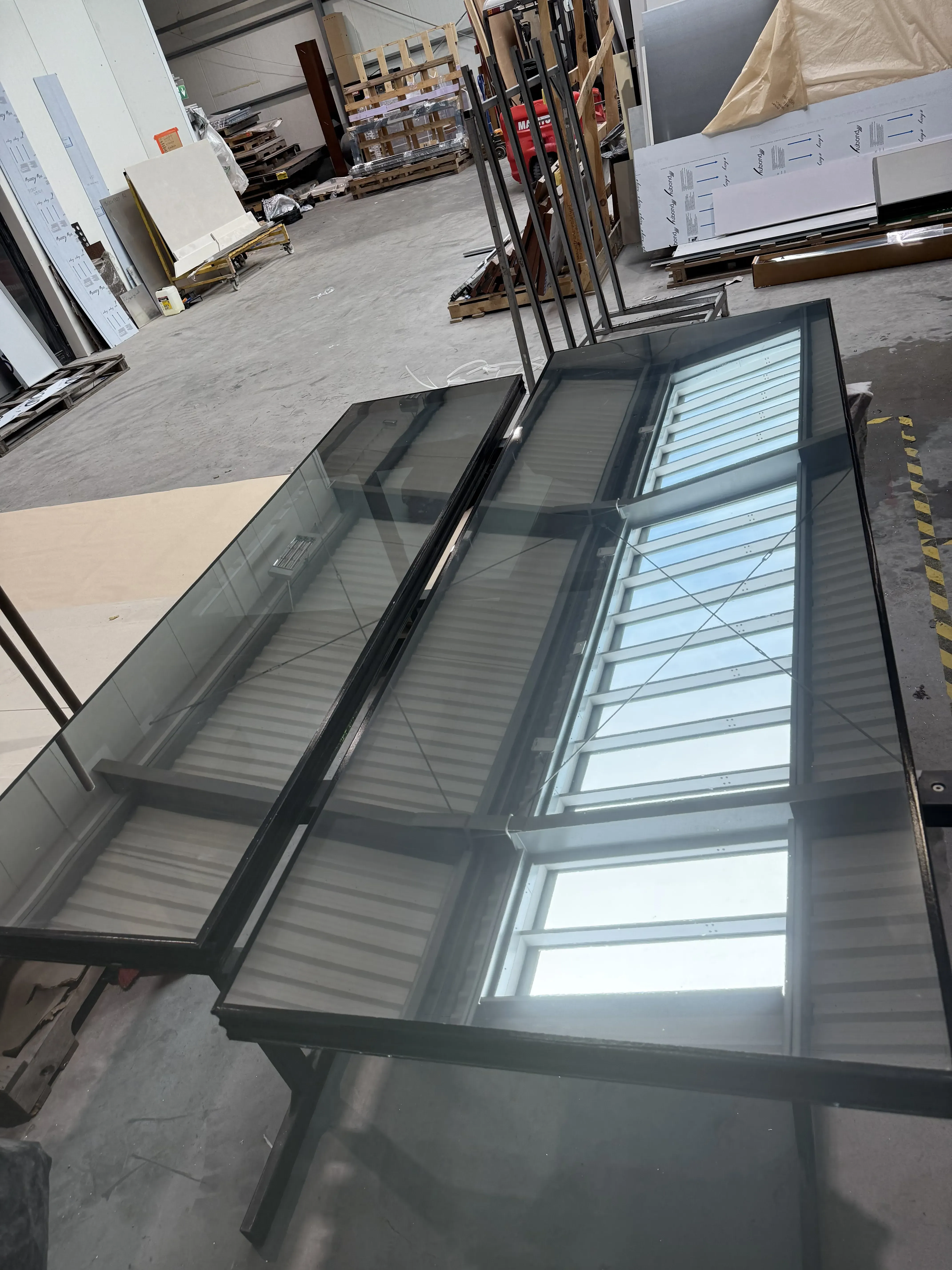 montaż folii okiennej (2)